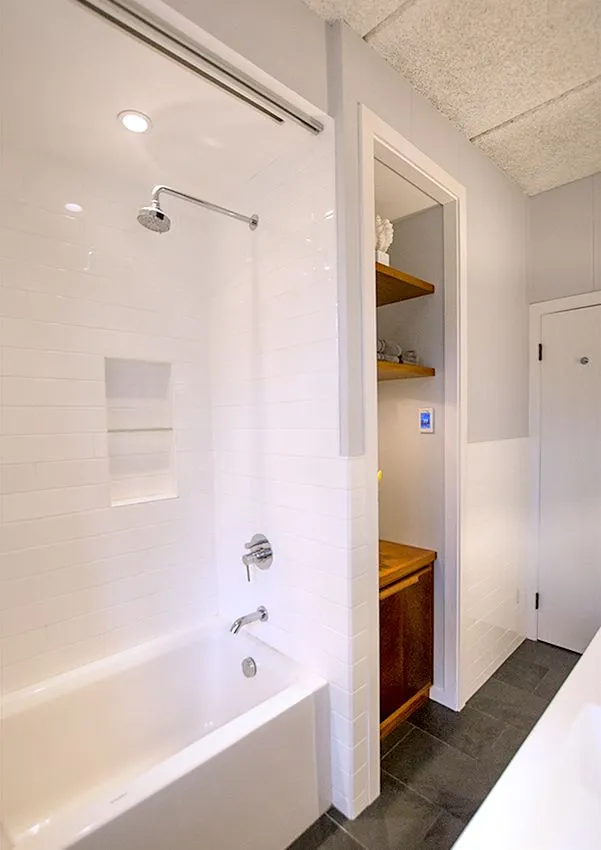 Small Bathroom with Built-in Organizer at the side to maximize space